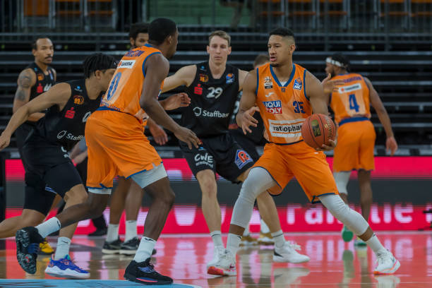 也使他在面 也使他在面